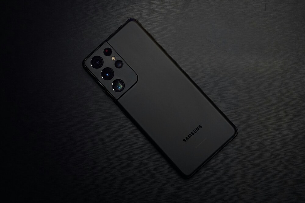 Opcija „Staro za novo“ je jedan od najjednostavnijih načina da uštediš. Donesi svoj trenutni telefon, mi ćemo ga proceniti, a ti samo doplatiš razliku za novi ili polovan Samsung model koji želiš.