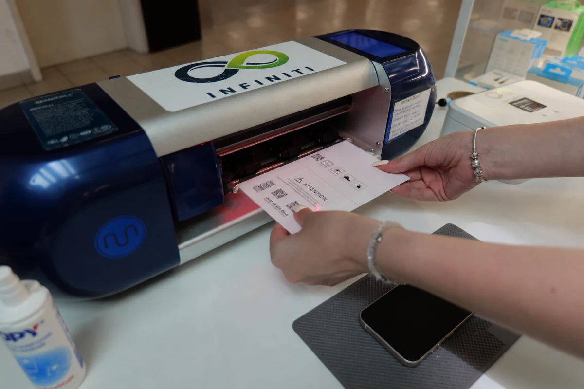 Priprema zaštitnog stakla za telefon za sečenje u Joker Infiniti ploteru